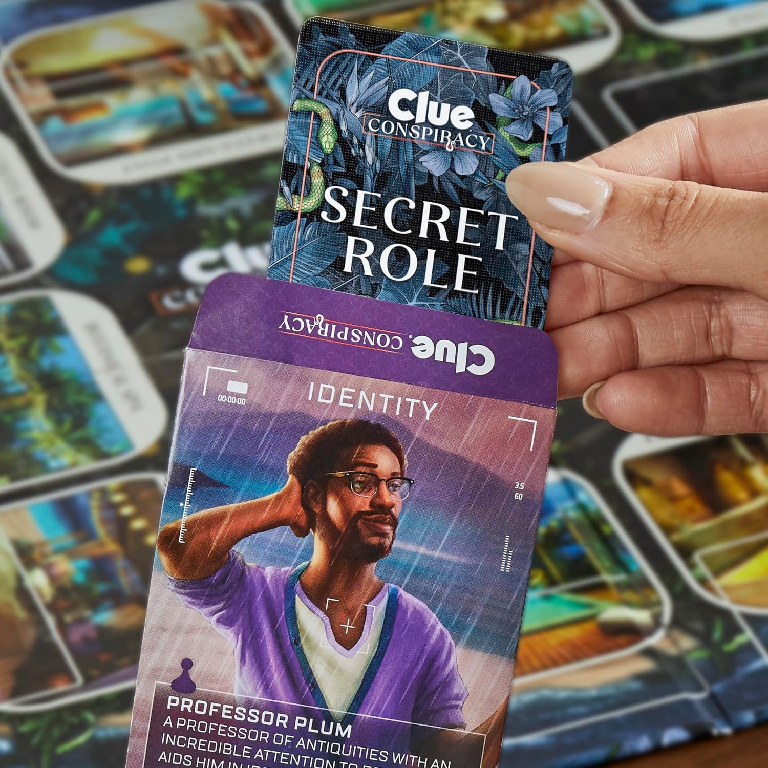 لعبة لوحية مؤامرة للبالغين والمراهقين من كلو | العاب استراتيجية الأدوار السرية | للاعمار من 14 سنة فما فوق | 4-10 لاعبين | 45 دقيقة. | العاب الغموض والحفلات، بلاستيك، من هاسبرو